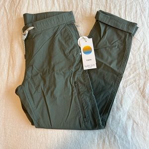 NWT Vuori Joggers Size M